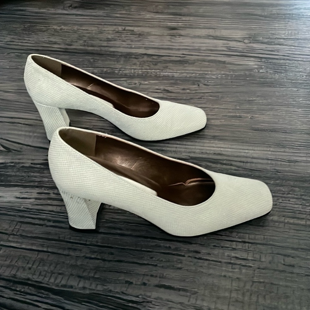 Genuine Learher made in Italy light teal blue textured heels w/ toe taps!